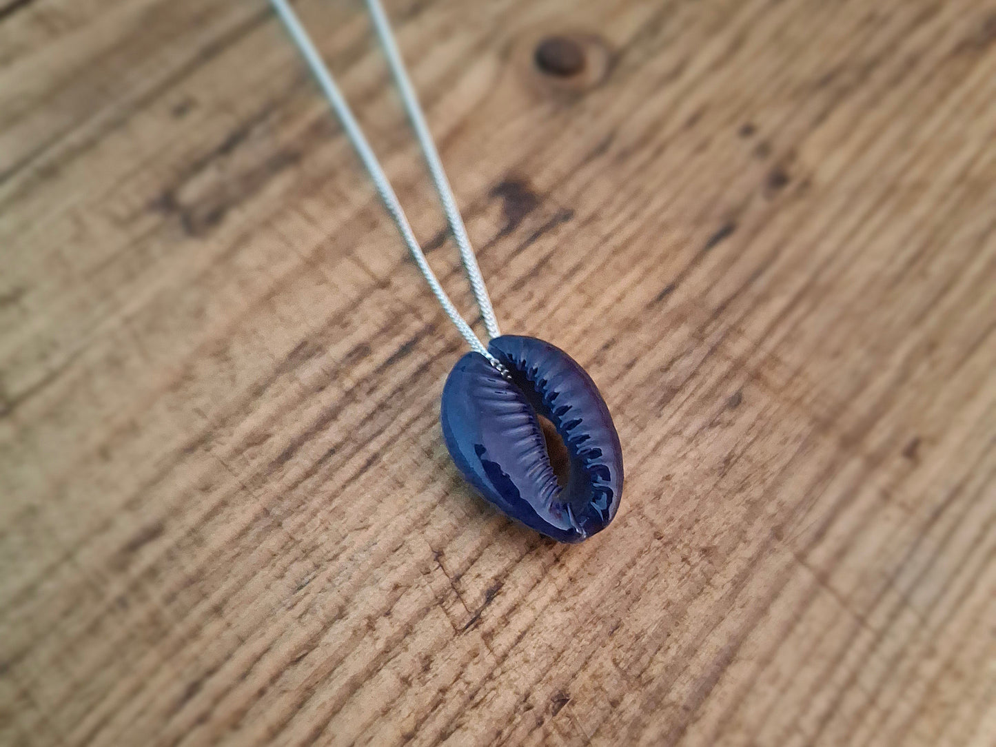 Simple Cowrie Shell Silver Necklace - Dark Blue