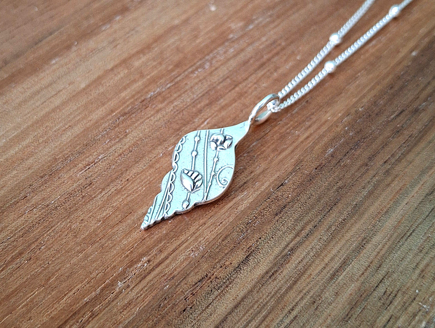 Silver Tulip Shell Charm Necklace with Shell Pattern