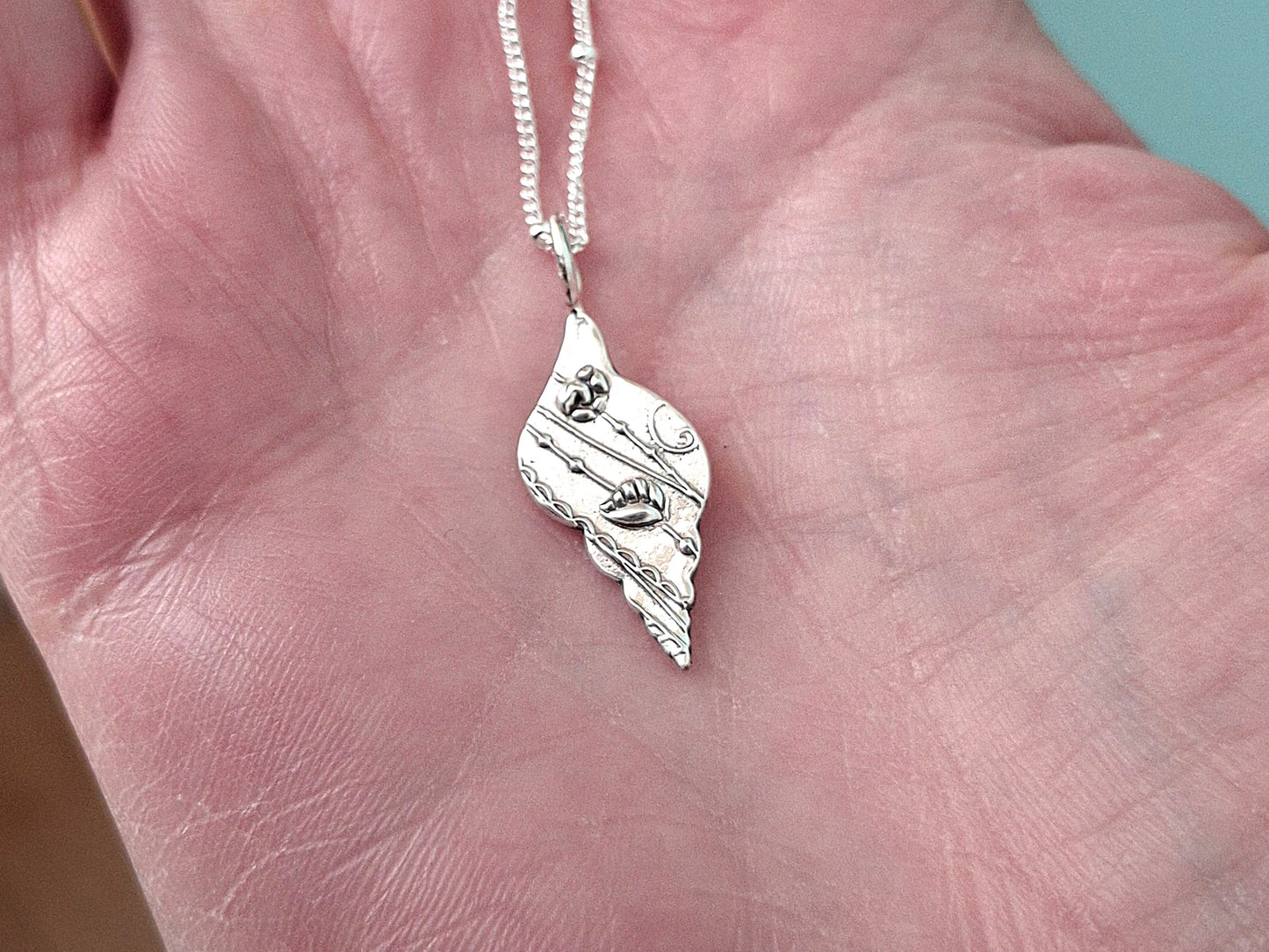 Silver Tulip Shell Charm Necklace with Shell Pattern