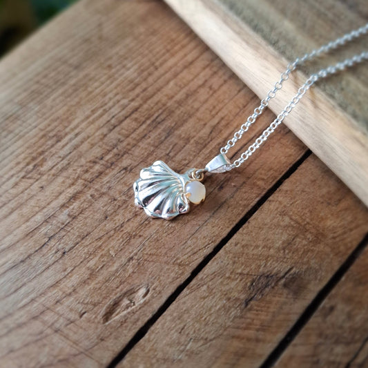 Silver Shell Charm Necklace with Gold details and Mother of Pearl