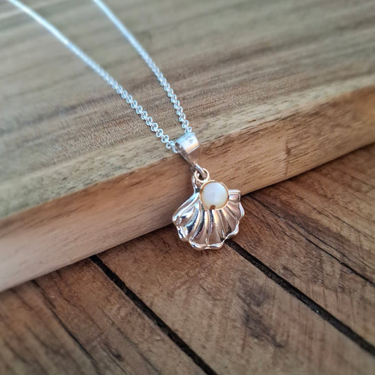 Silver Shell Charm Necklace with Gold details and Mother of Pearl
