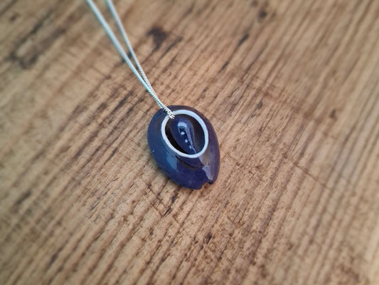 Simple Cowrie Shell Silver Necklace - Dark Blue