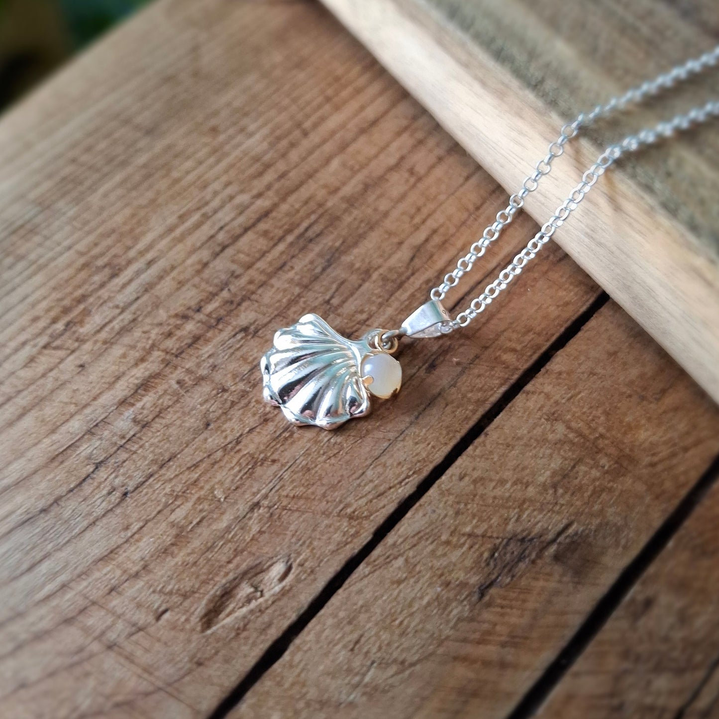 Silver Shell Charm Necklace with Gold details and Mother of Pearl