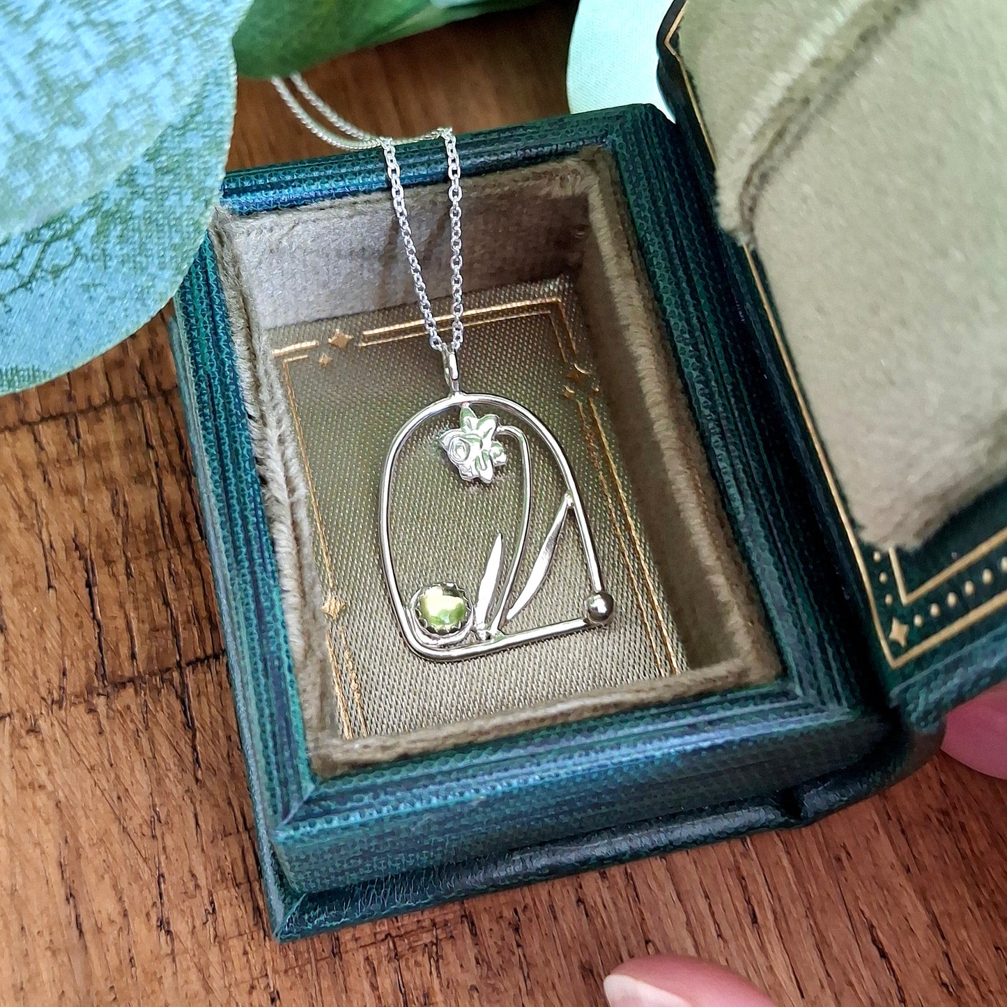 Handmade Peridot Daffodil Arch Necklace