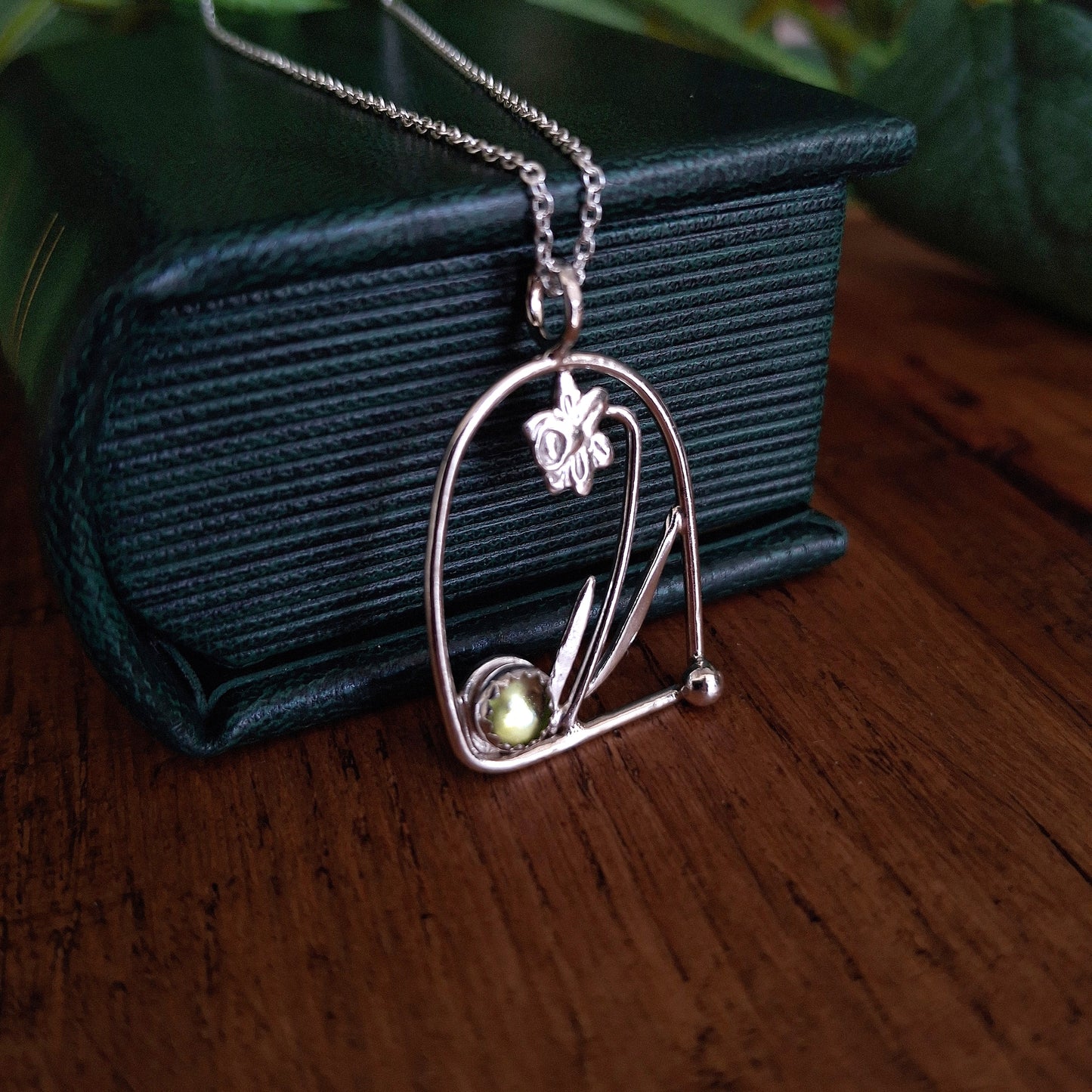 Handmade Peridot Daffodil Arch Necklace