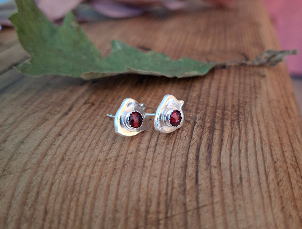 Little Acorns with Garnet Stones - Silver Studs