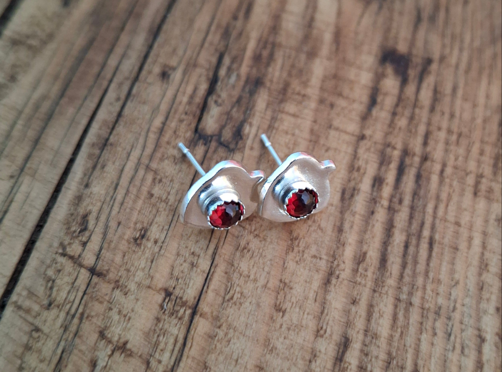 Little Acorns with Garnet Stones - Silver Studs